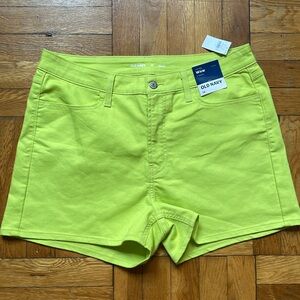 Old Navy Wow short- lime green